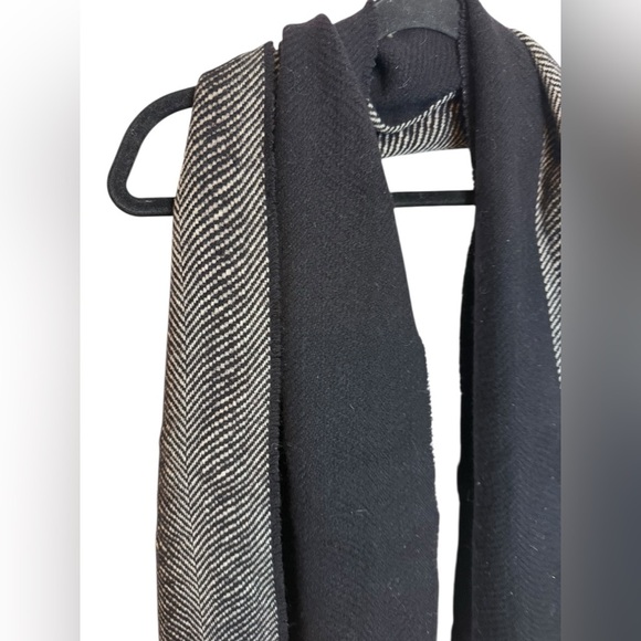 Sisley Vintage Wool Two Toned Chevron Unisex Blanket Scarf - Picture 3 of 5